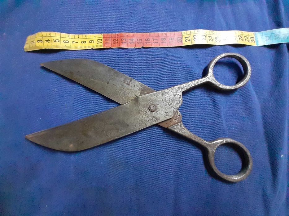 Tesoura Medieval em Ferro