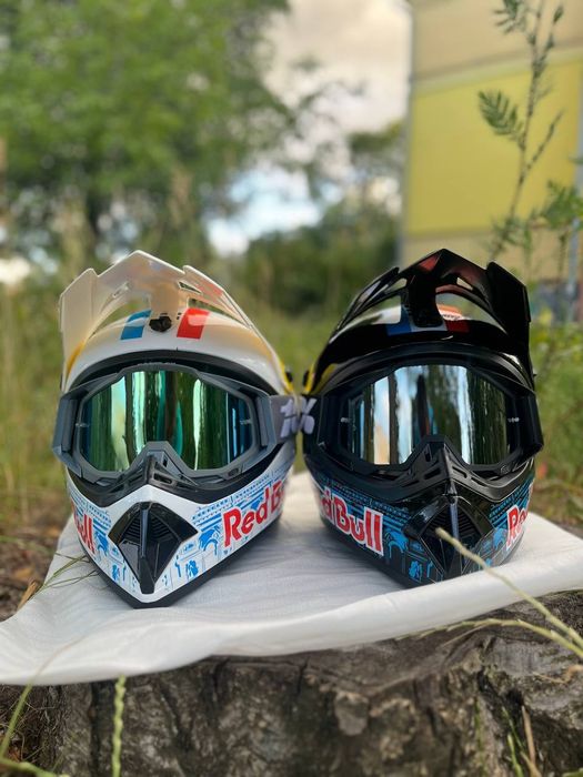 Шолом з окулярами ред бул