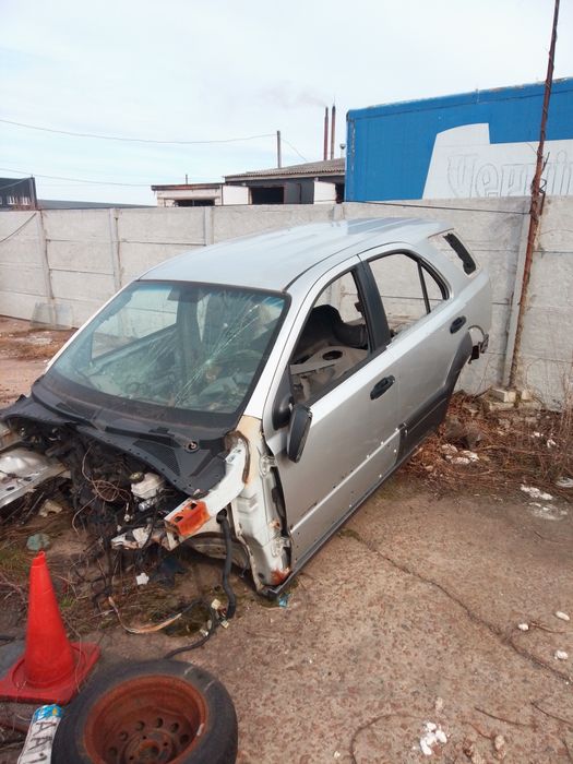 Кіа соренто 1  розбір