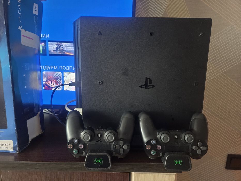 Sony playstation 4 PRO 1tb 2 геймпада