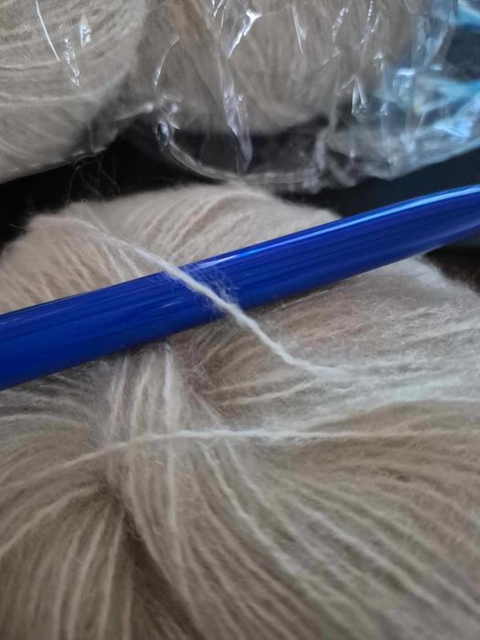 Włóczka moherowa kolor beżu 120 gr.