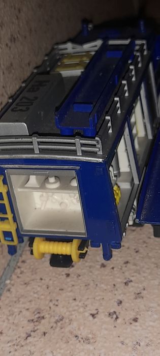 3 miniaturas camião(portes incluidos )