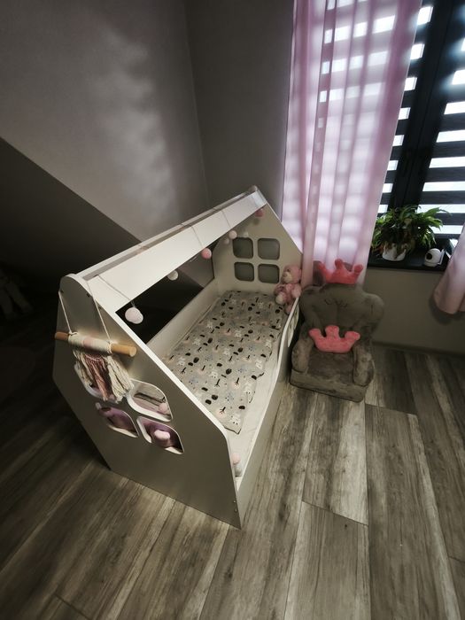 Łóżeczko domek białe