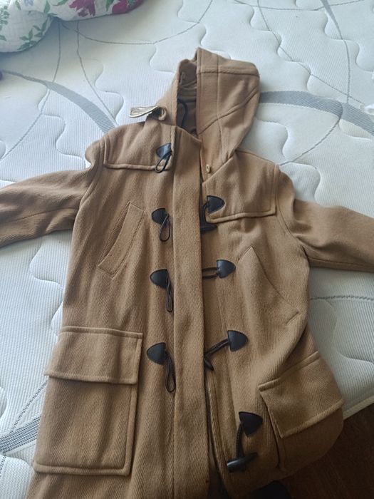 Casaco beige marca gant com capuz