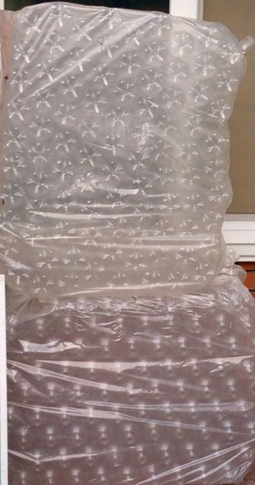 Бутылка пластиковая 1.5 литров две упаковки плюс ящик крышки чёрной