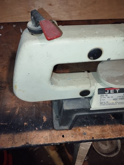 Лобзик настольный.