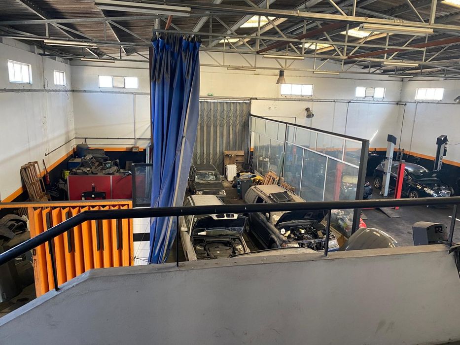 Armazém com terreno de 11925m2