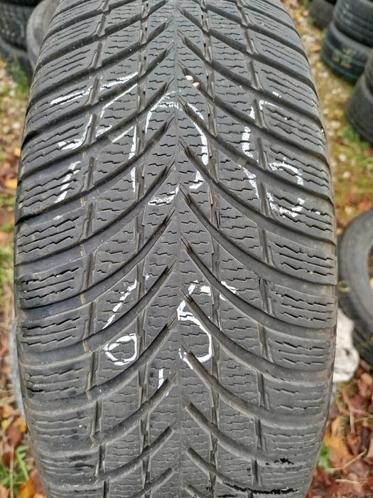 Opona używana 225/60R18 Nokian Snowproof 2 SUV 1szt.
