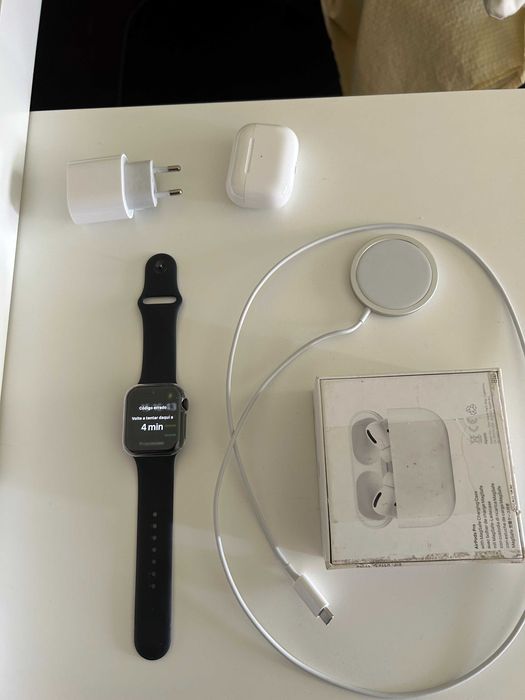 Iphone 14 128gb black + Apple Watch series 6 44 mm + Airpods Pro + carregador magsafe
