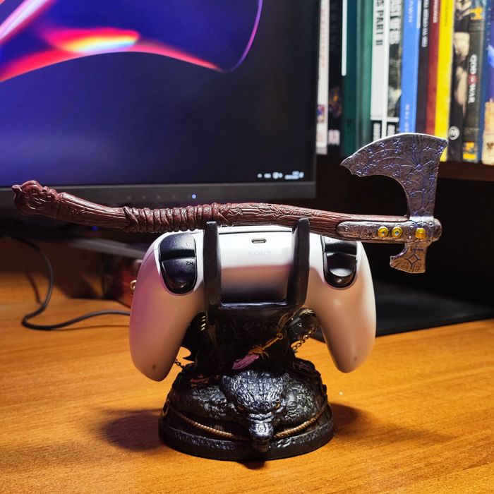 Подставка-держатель для геймпада в стиле God of War
