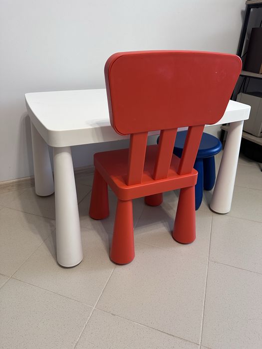 Стіл дитячий IKEA MAMMUT білий. Крісло і табурет.
