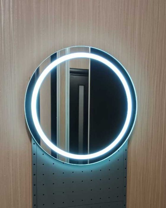 Дзеркало з LED підсвіткою в ванну кімнату в рамці кругле прямокутне