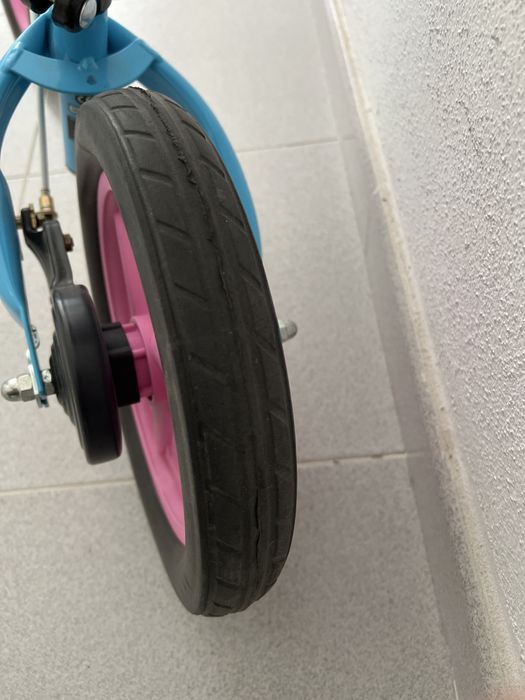 Bicicleta de aprendizagem de crianca