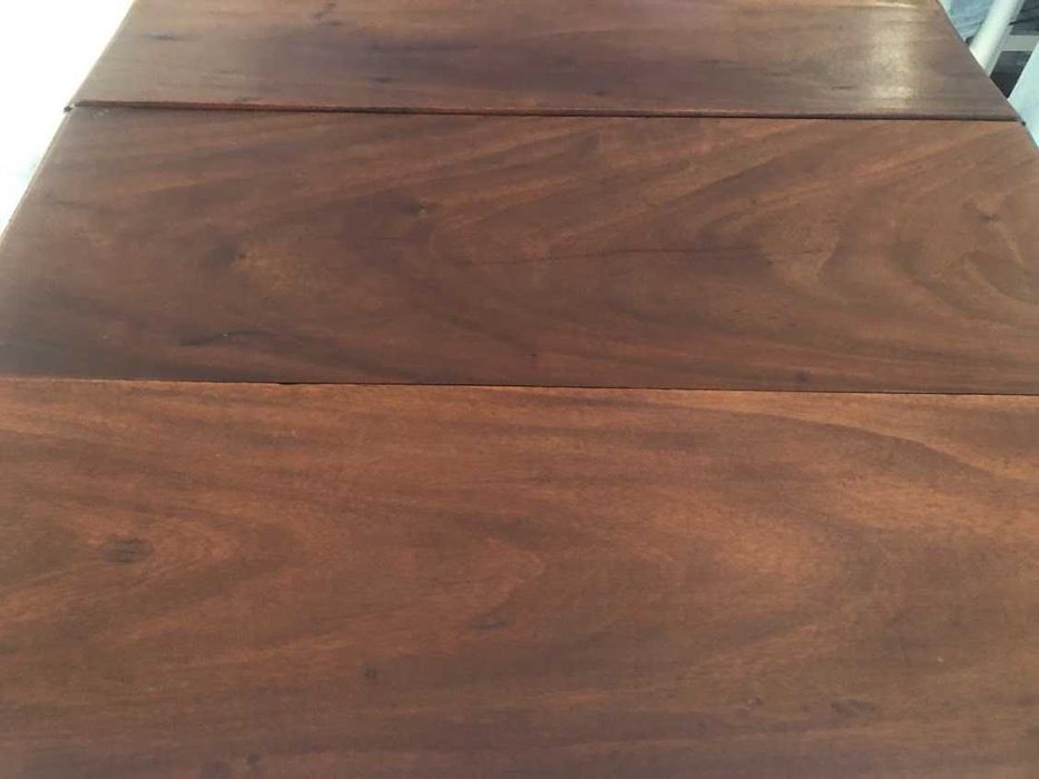 Mesa de madeira (de apoio, para jogar Xadez, cartas, etc)