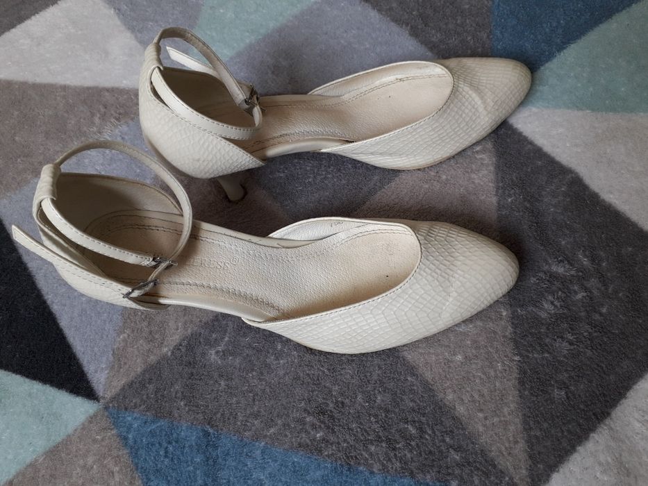 Туфлі весільні босоніжки Louisa Peeress айвори босоніжки беж 36,5