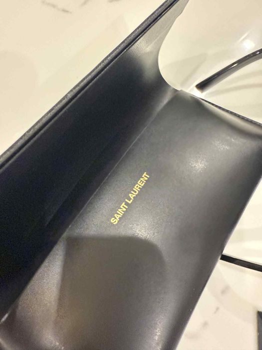 Okular przeciwsłoneczne damskie YSL
Yves Saint Laurent
Yves Saint Laur