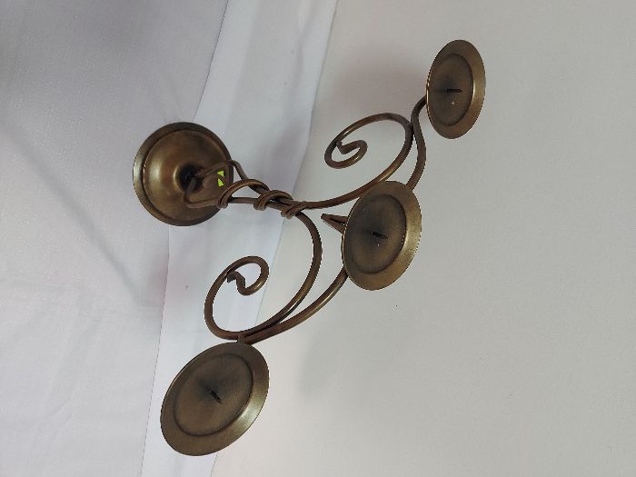 Świecznik metaloplastyka