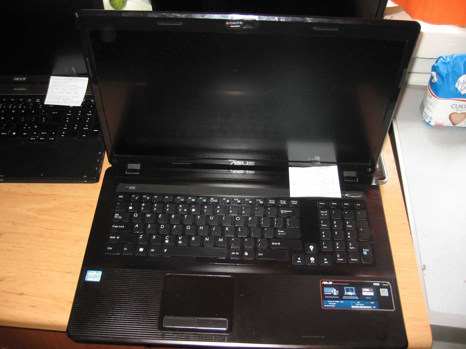 Laptop tablet  nowe i lezaki magazynowe szkoła studia biuro  praca gra