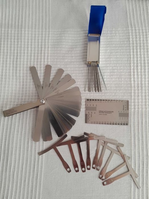 Gitara regulacja: string action ruler, szczelinomierz, radius, pilniki