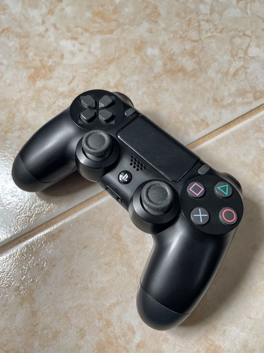 PS4 Pro 1TB + jogos [Excelente estado]