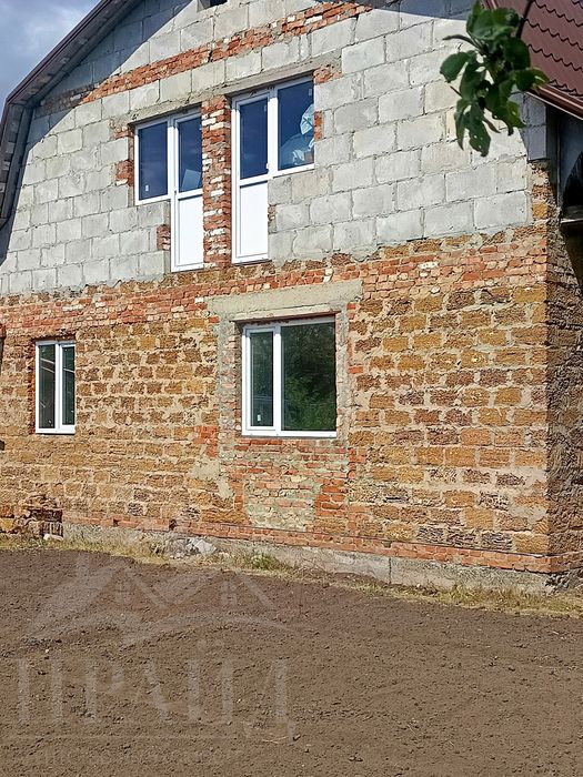 Приватний будинок на Роменській для втілення Ваших дизайнерських мрій