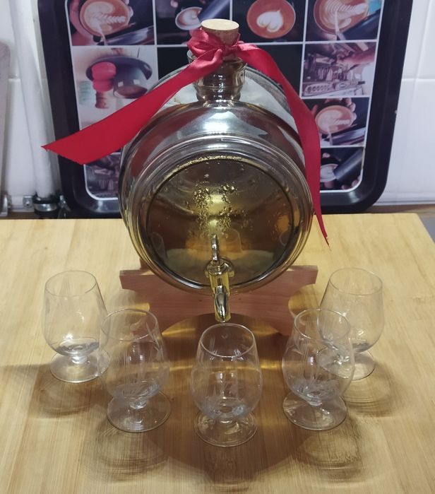 Beczułka na alkohol 2l na drewnianym stojaku na bimber