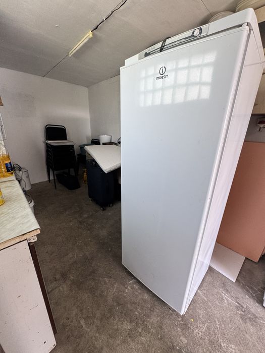 Морозильна камера Indesit