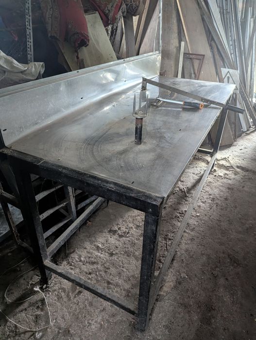 Stół do obierania dyni wraz z ręczną gilotyna