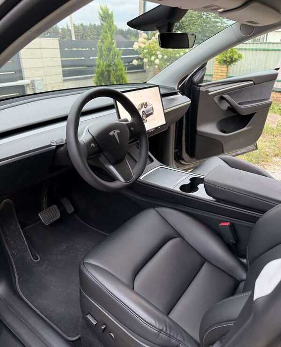 Tesla Model Y 2024 Long Range 82 kWh