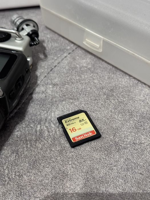 Gravador ZOOM H5 + CARTAO SD 16gb