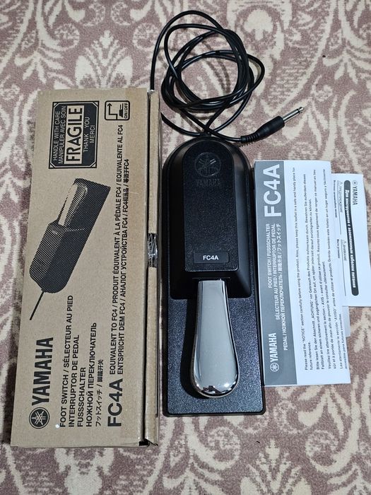 Teclado Yamaha PSR E473+pedal e suporte NOVO