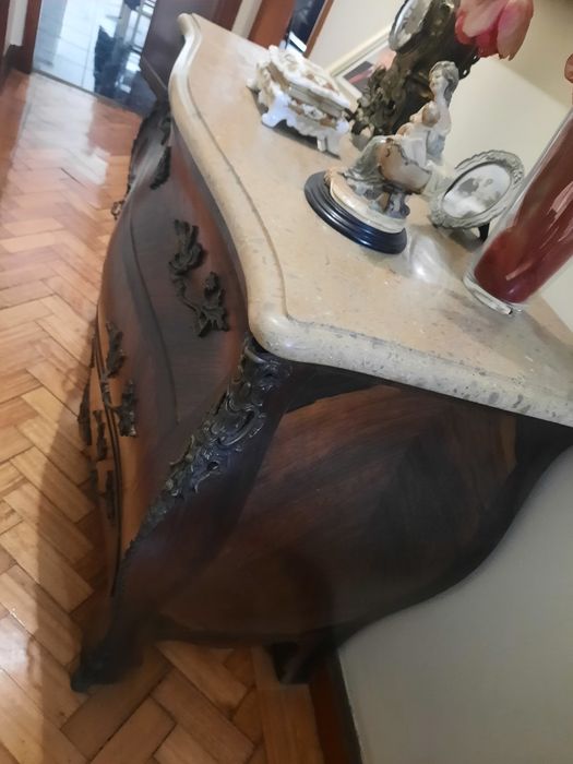 Cómoda estilo Luís XV