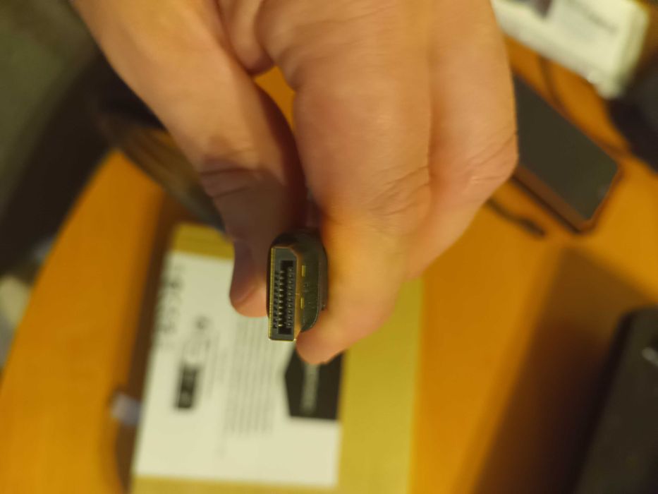 Sprzedaję niepotrzebne przedmioty w stanie nowym.