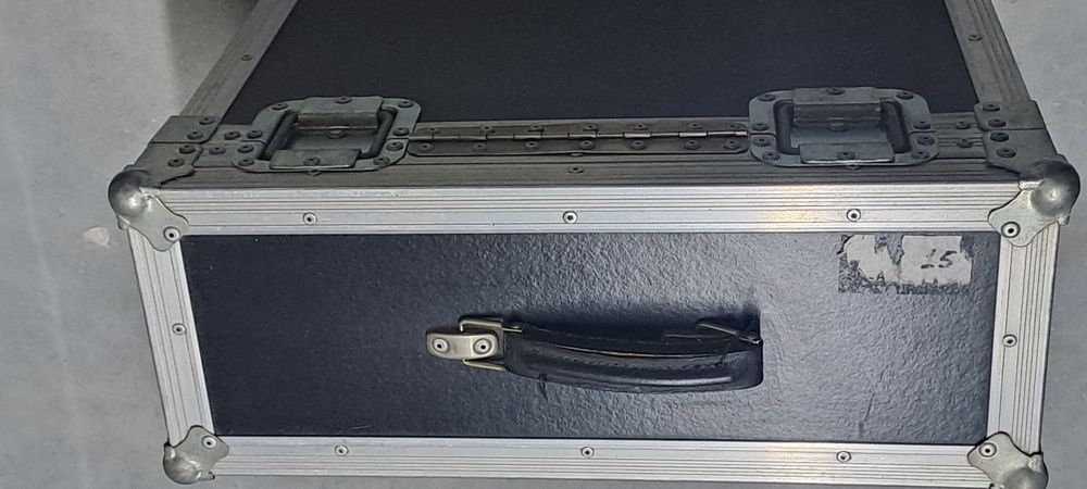 Vendo case técnica