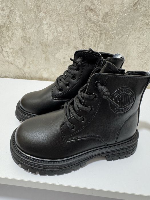 Зимові черевики на дівчинку