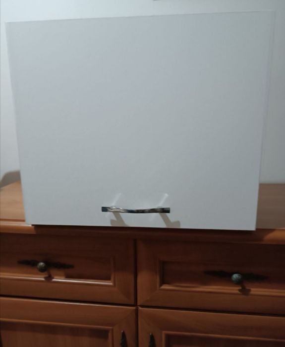 Szafka podwieszana biała lakier