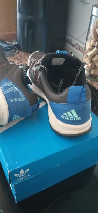 Tenis adidas kanadia