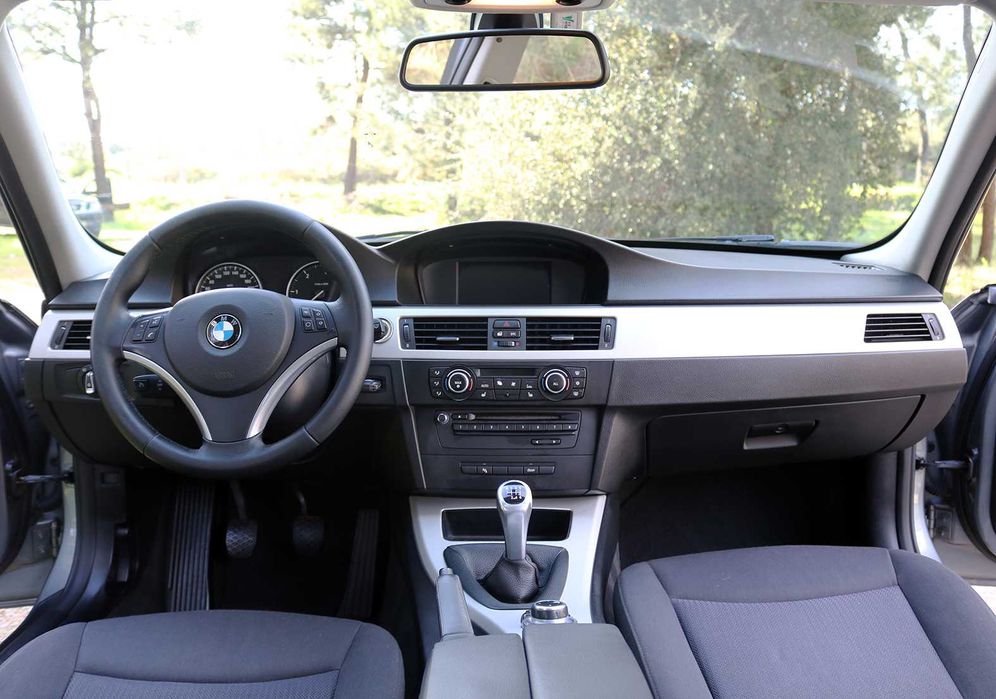 BMW 318d LCI Navigation **Irrepreensível**