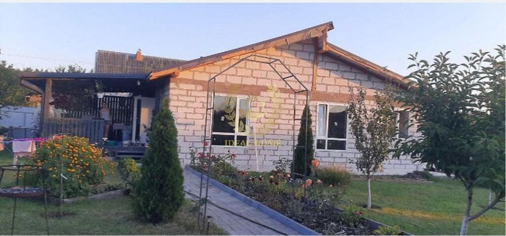 Продаж будинку на 4 кімнати в Рожнах