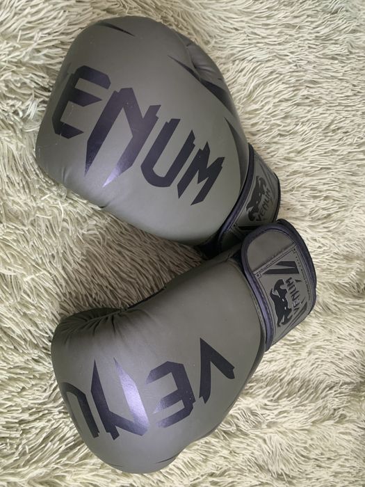 Продам боксерські рукавиці бренду Venum 10 oz.