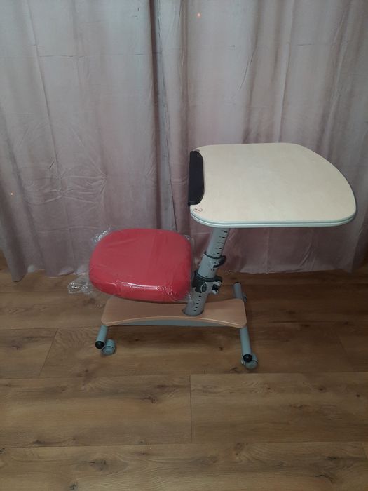 Stolik Ergonomiczny z Siedziskiem