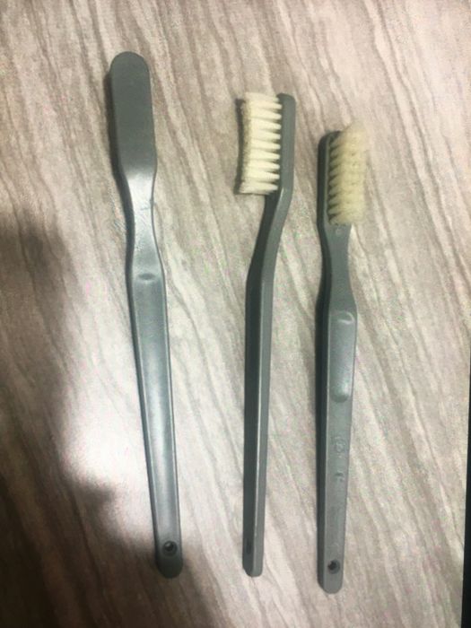 Зубные щетки новые в упаковке 40 шт. Подносы