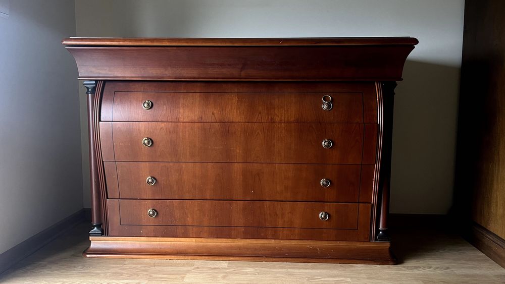 Cómoda em madeira maciça e espelho