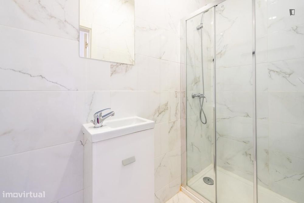 Quarto - localizado em Mouraria Lisbon