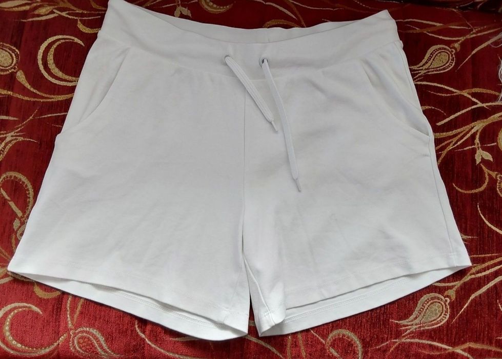 Spodenki białe  Nowe
