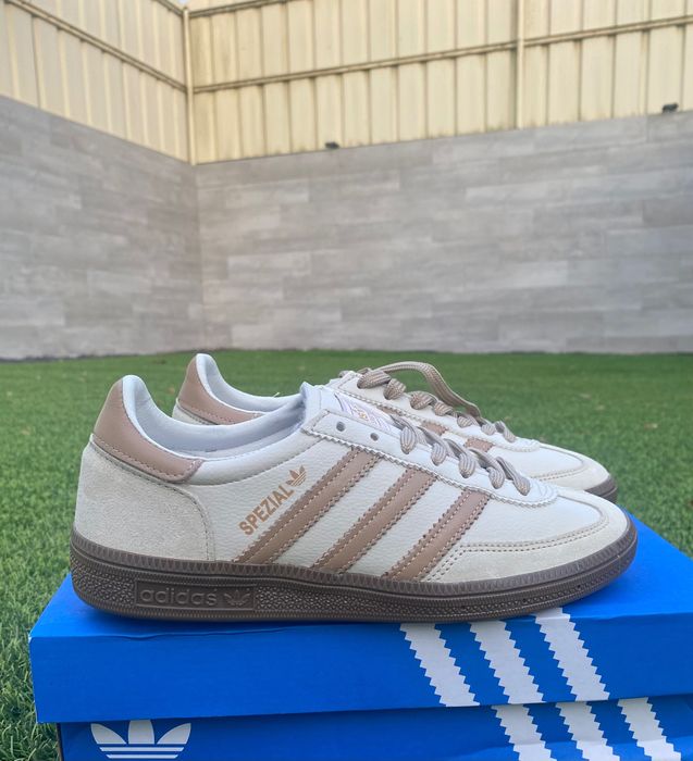 Adidas spezial bege cast