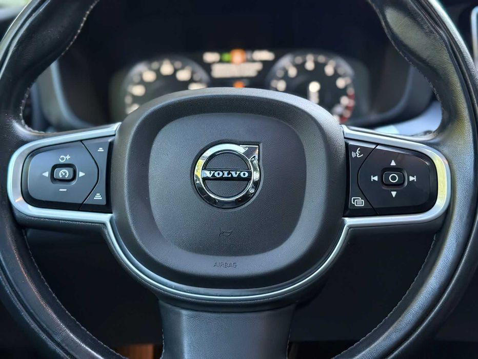 Volvo XC60      2018