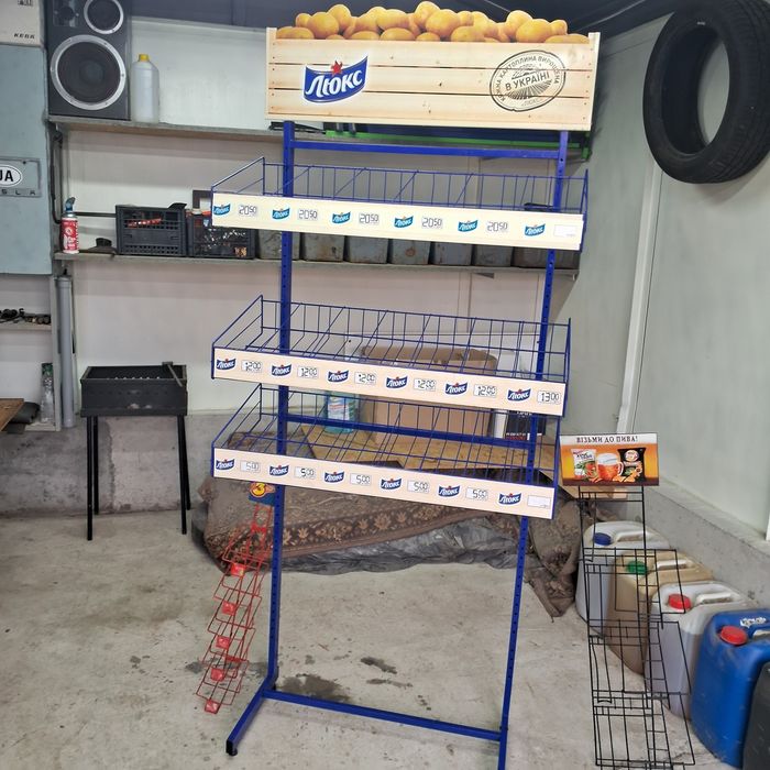 Торгова стійка під чіпси