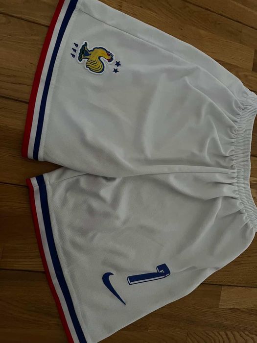 Продаю стильні футбольні шорти **FFF (Федерація футболу Франції)** від