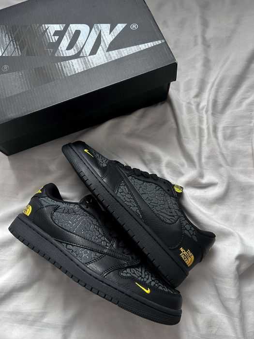 Кросівки Nike Air Jordan 1 Low Elephant Print TNF